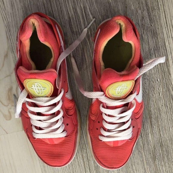 Vintage Nike Huaraches - Picture 2 of 2